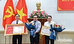 Đảng ủy Văn phòng UBND tỉnh Tiền Giang: Trao Huy hiệu 30 năm tuổi Đảng