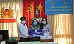 Trao tặng 25.000 khẩu trang y tế cho cán bộ, chiến sĩ Công an Tiền Giang