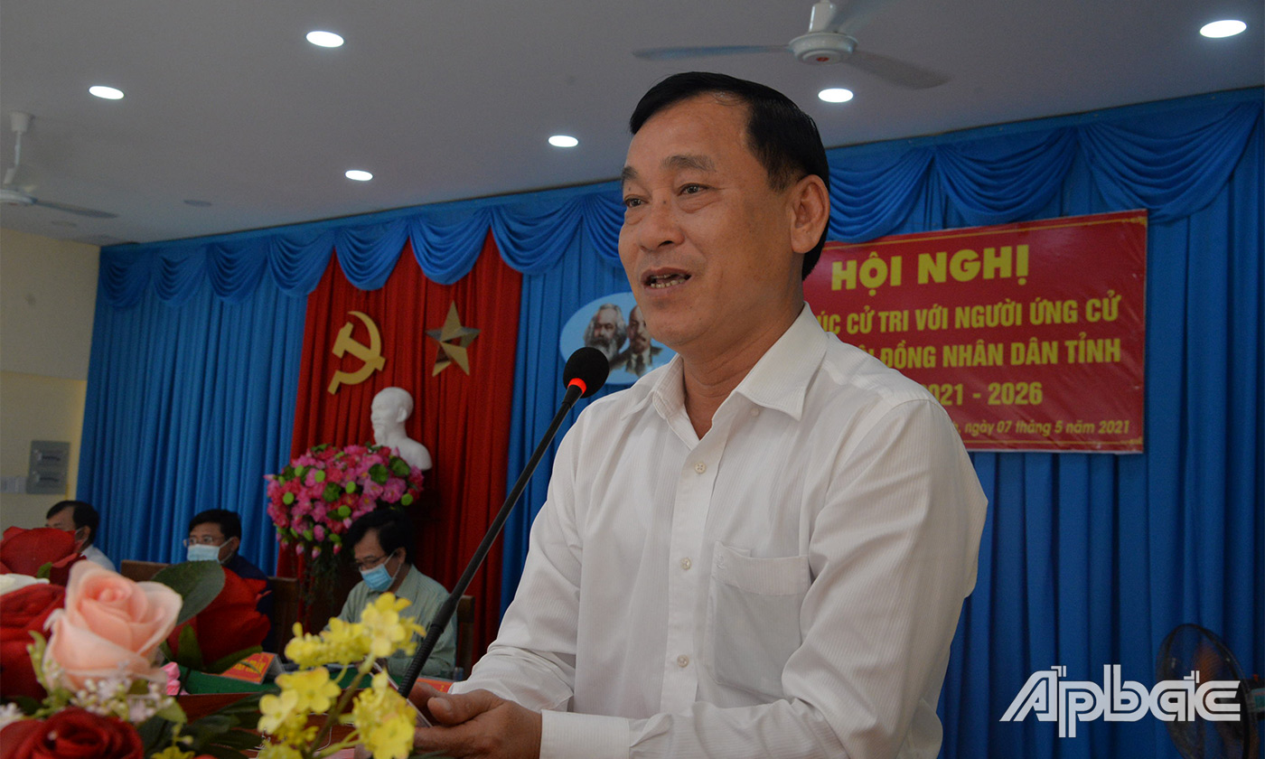 Đồng chí Nguyễn Văn Vĩnh báo cáo Chương trình hành động của mình tại buổi tiếp xúc.