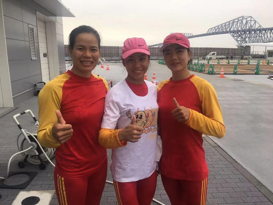 Các nữ VĐV đua thuyền xuất sắc nhất Việt Nam: Phạm Thị Huệ, Lường Thị Thảo, Đinh Thị Hảo vừa dự vòng loại Olympic và giành được 2 suất đến Tokyo. Ảnh: Tổng cục TDTT