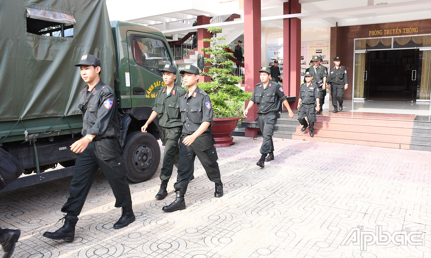 Cảnh sát Cơ động Đông Nam TP. Hồ Chí Minh tăng cường công tác bảo vệ ANTT trên địa bàn tỉnh Tiền Giang.                                                                                                Ảnh: ĐẶNG THANH