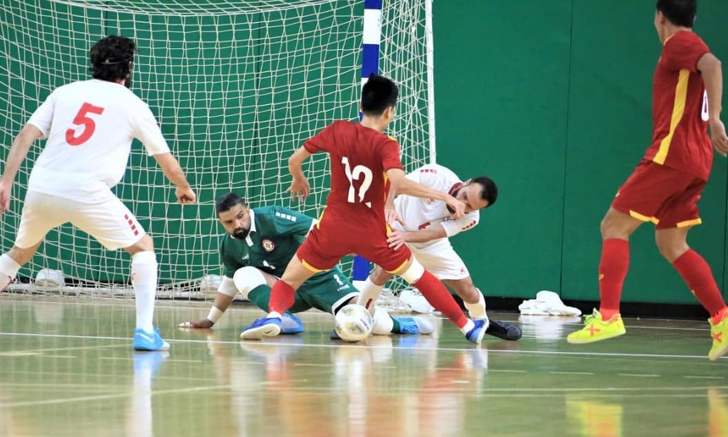 ĐT Việt Nam và ĐT Lebanon bất phân thắng bại trong trân play-off lượt đi. Photo: Khorfakkan Club