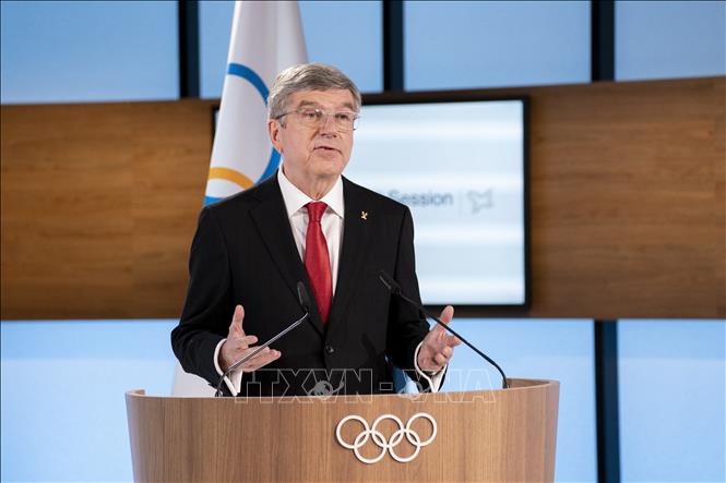 Chủ tịch Ủy ban Olympic quốc tế (IOC) Thomas Bach phát biểu tại một cuộc họp trực tuyến ở Lausanne, Thụy Sĩ. Ảnh: AFP/TTXVN