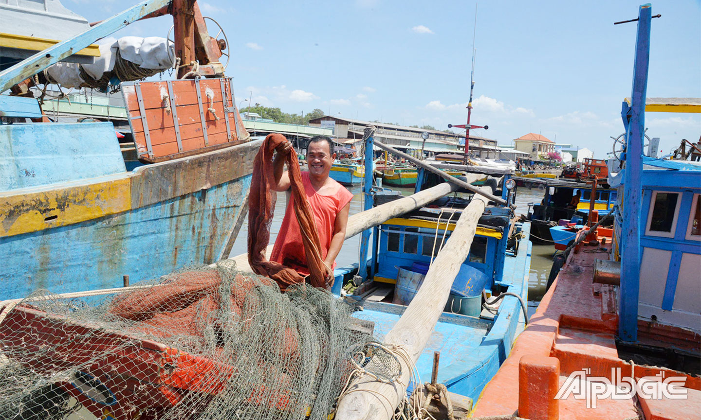 Kinh tế biển đã giúp nhiều người dân ở thị trấn Vàm Láng vươn lên khá giả.