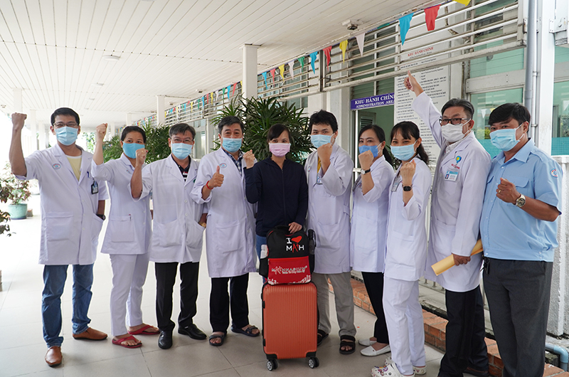 Các thành viên Đội phản ứng nhanh Bệnh viện Chợ Rẫy đến Bắc Giang. Ảnh: NDO.