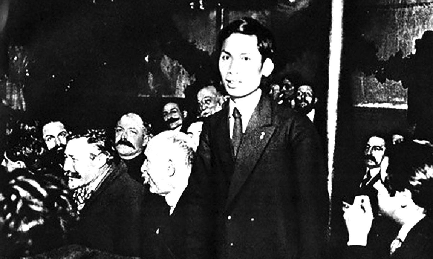 Tại Đại hội toàn quốc Đảng Xã hội Pháp ở thành phố Tua (Pháp) tháng 12-1920, đồng chí Nguyễn Ái Quốc trở thành một trong những người sáng lập Đảng Cộng sản Pháp.