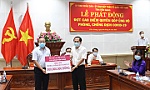 Agribank Tiền Giang trao 300 triệu đồng ủng hộ phòng, chống dịch Covid-19.
