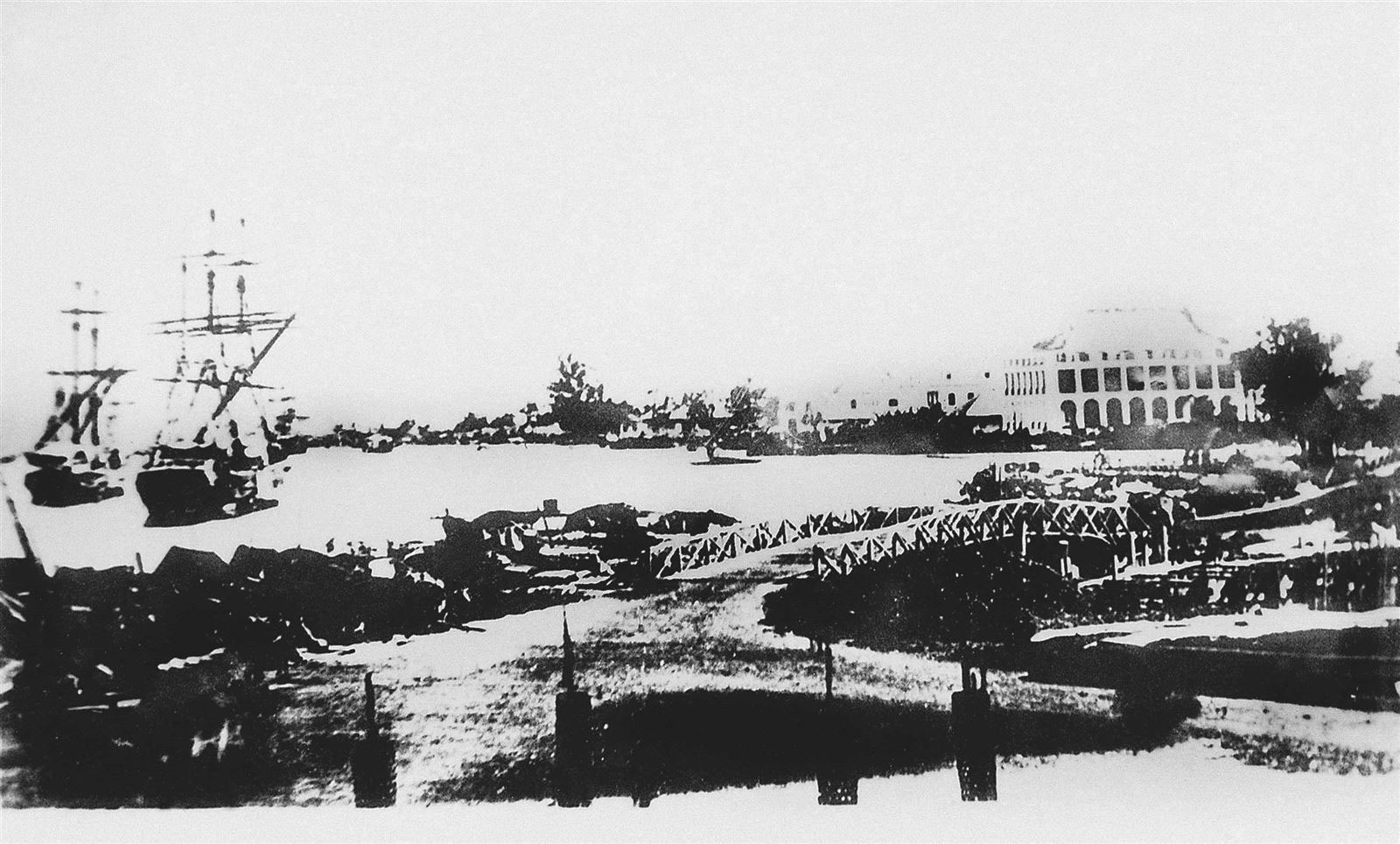 Bến cảng Nhà Rồng đầu thế kỷ XX, nơi Nguyễn Tất Thành rời Tổ quốc đi tìm đường cứu nước. 
