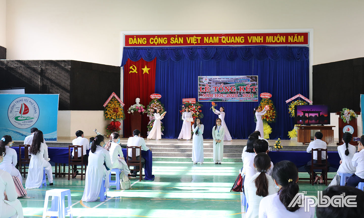 Quang cảnh Lễ tổng kết năm học 2020 - 2021 tại Trường THPT Chuyên Tiền Giang.