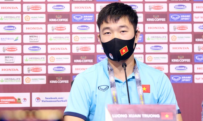 Tiền vệ Lương Xuân Trường trả lời báo chí trước diễn ra trận đấu.