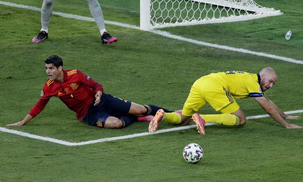 Morata bỏ lỡ nhiều cơ hội ngon ăn trong trận đấu. Ảnh: Reuters. 