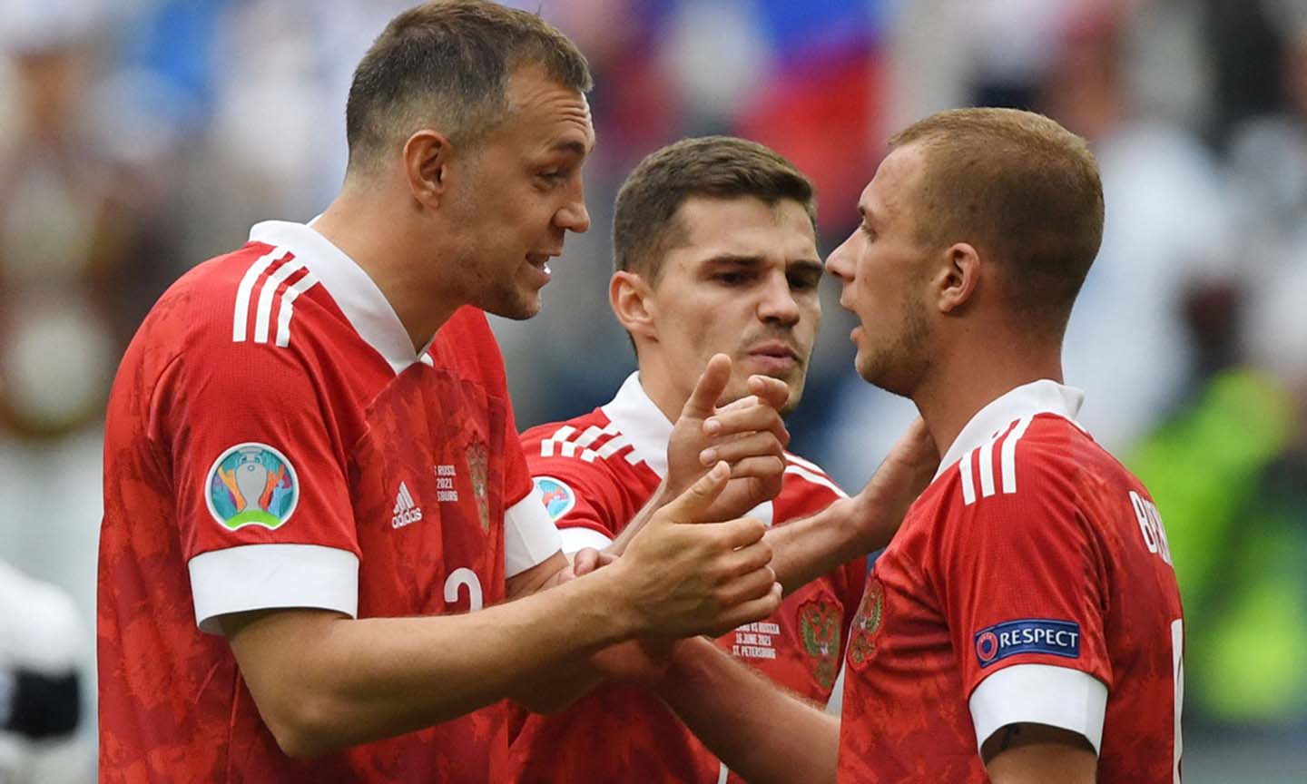 Nga tự mình đánh mất cơ hội vào vòng trong khi thua bạc nhược trước Đan Mạch ở lượt trận cuối cùng của bảng B. Ảnh: Vietnamnet.vn