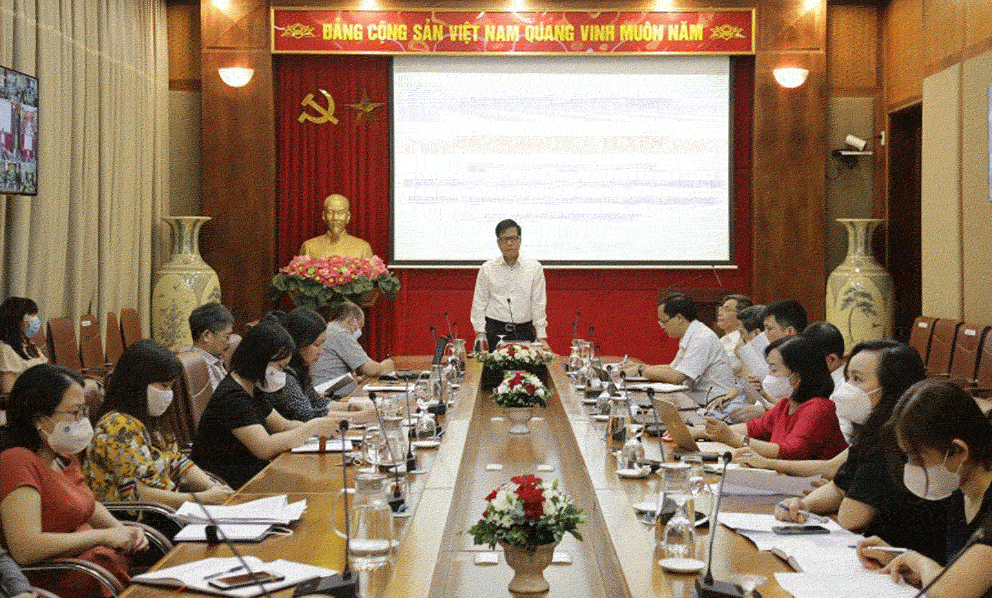 Phó Tổng Giám đốc Trần Đình Liệu phát biểu chỉ đạo tại Hội nghị triển khai chính sách hỗ trợ người lao động, người sử dụng lao động.