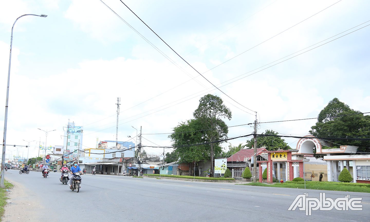 Các tuyến đường ở thị trấn Vĩnh Bình đều vắng người và phương tiện lưu thông.
