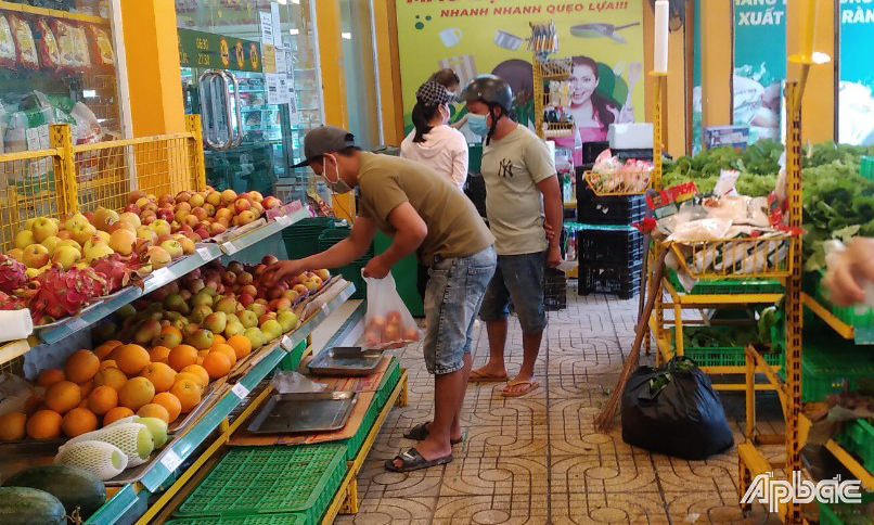 Hàng hóa tại các chợ, siêu thị, cửa hàng Bách Hóa vẫn dồi dào.