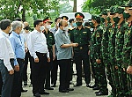 Chủ tịch nước thăm hỏi, động viên người dân và các lực lượng tuyến đầu chống Covid-19 ở Hà Nội