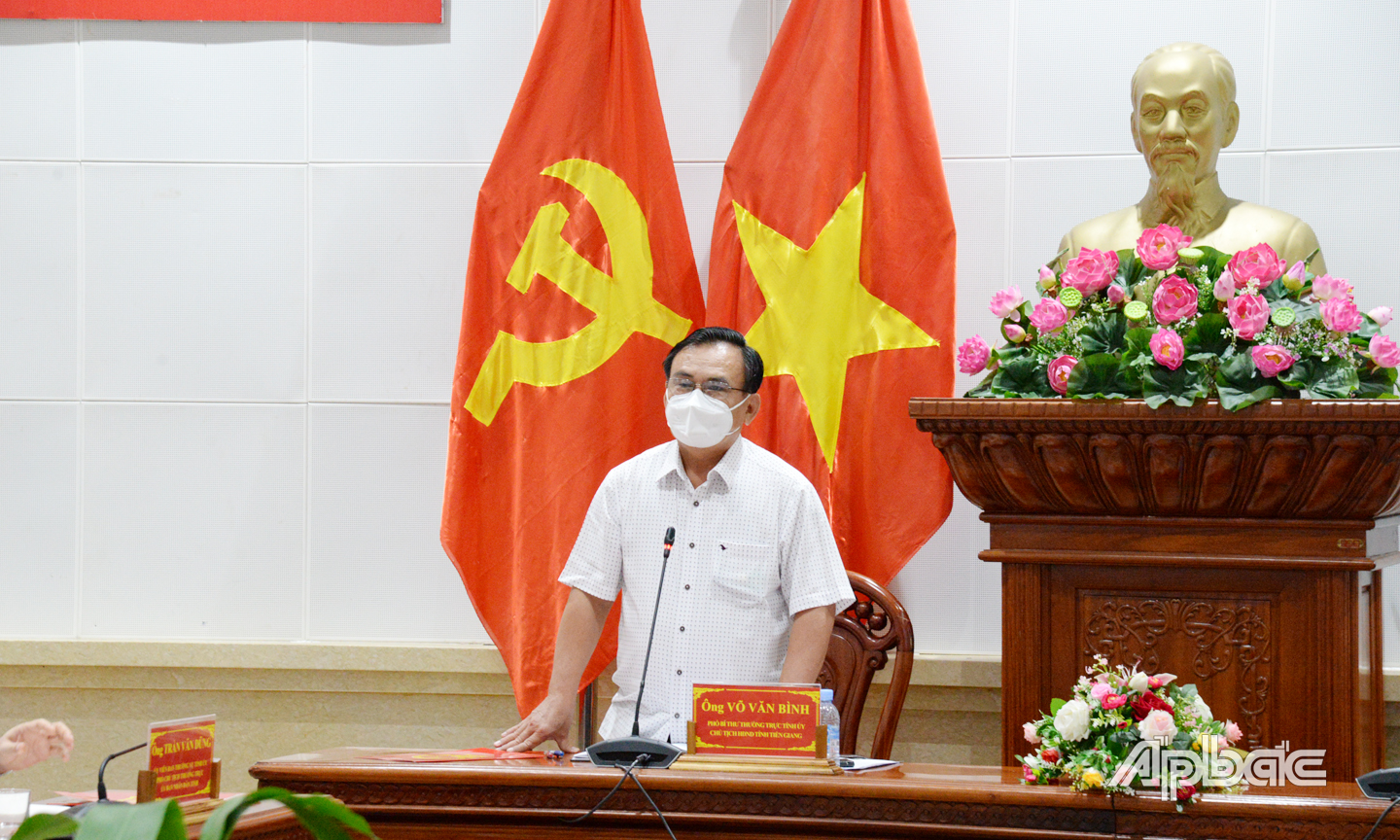 Đồng chí Võ Văn Bình, Phó Bí thư Tỉnh ủy chỉ đạo các địa phương quan tâm chăm lo an sinh xã hội cùng với nhiễm vụ phòng, chống dịch