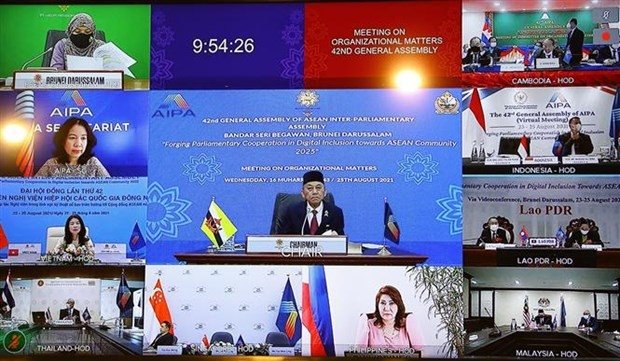 A meeting is held by the Organisational Committee via video teleconference on April 25 to discuss draft resolutions to be submitted to AIPA-42 for adoption. (Photo: VNA).