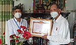 Trung tướng Nguyễn Việt Thành nhận Huy hiệu 55 năm tuổi Đảng