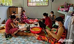 Phụ nữ xã Lương Hòa Lạc nấu bánh tét cho lực lượng phòng, chống dịch