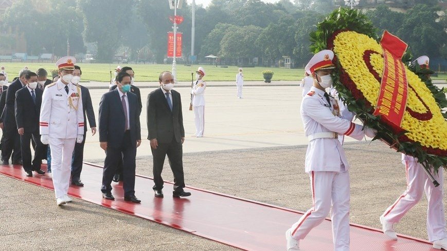 National leaders pay tribute to President Ho Chi Minh. (Photo: VNA).