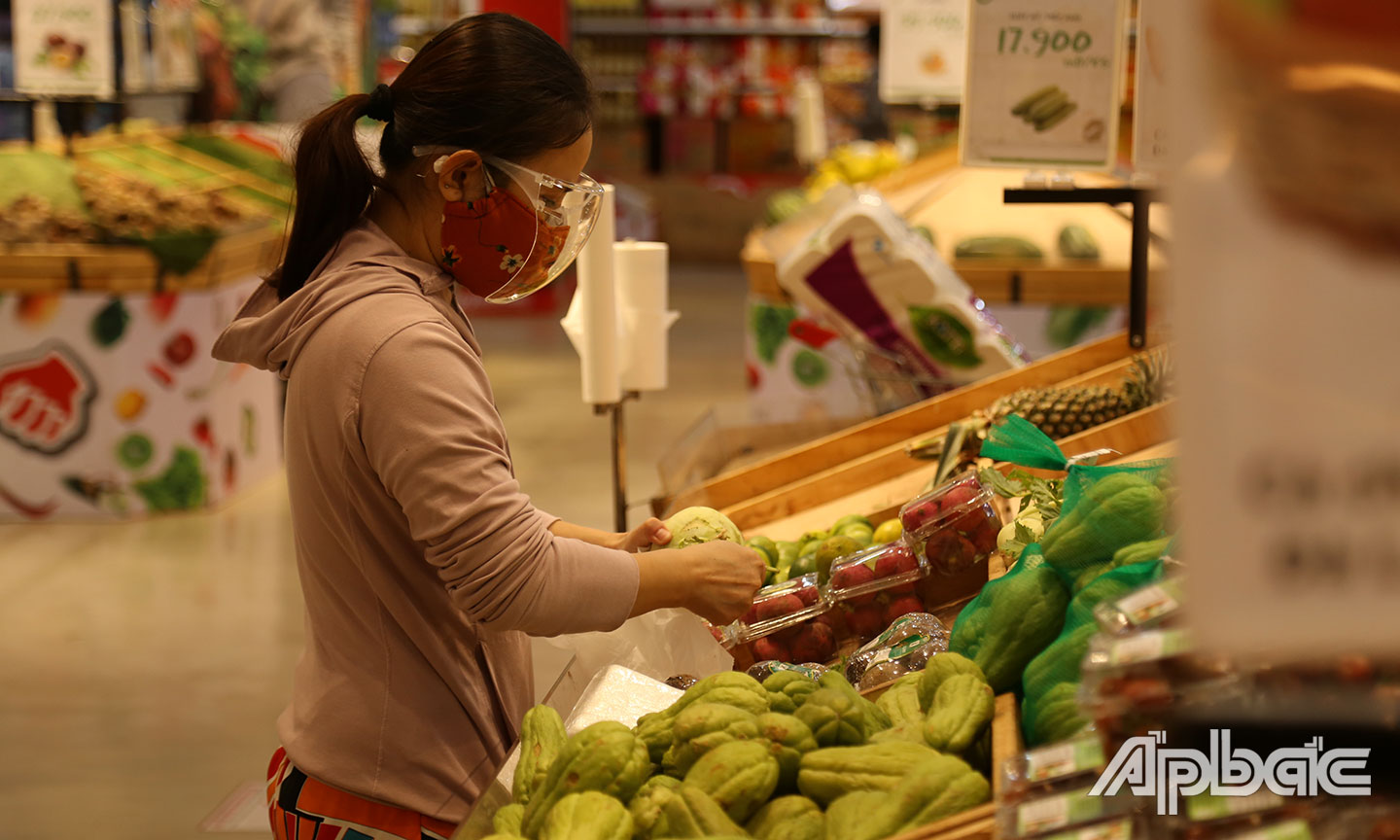 Mặt hàng nông sản tại các siêu thị đảm bảo cung ứng cho người dân trong thời gian tới.