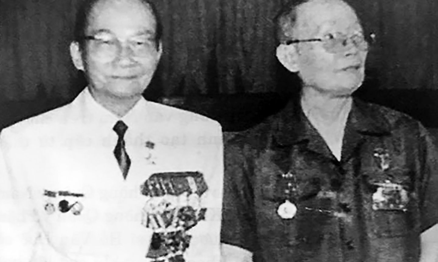 Giáo sư Nguyễn Thiện Thành (trái) và Giáo sư Trương Công Trung. 