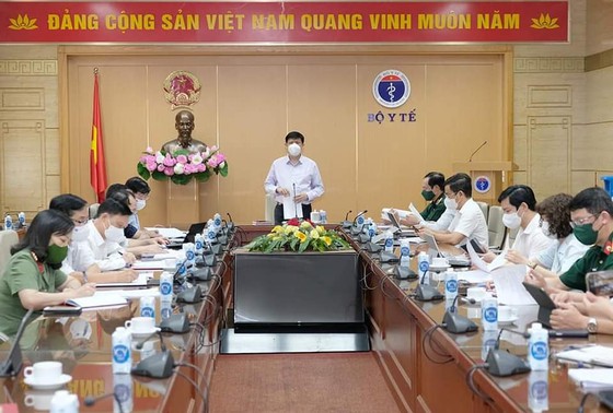 Bộ trưởng Bộ Y tế Nguyễn Thanh Long chủ trì cuộc họp của Tiểu ban Y tế.