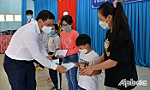 Quỹ Bảo trợ trẻ em Việt Nam: Tặng quà cho trẻ mồ côi và con sản phụ bị nhiễm Covid-19