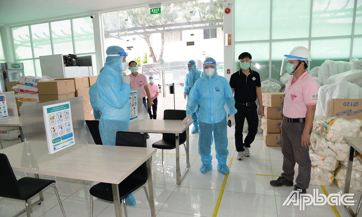 Doanh nghiệp đang chật vật do tác động của SARS-CoV-2. Ảnh: Minh Thành