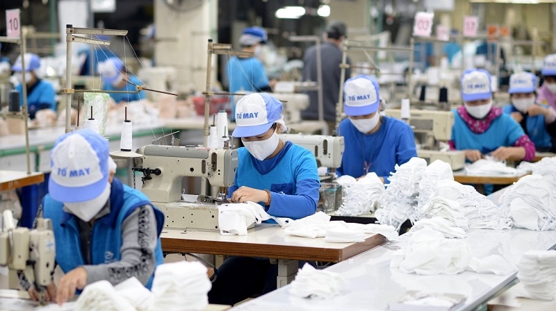 Some garment makers have orders until April 2022. (Photo: VNA).
