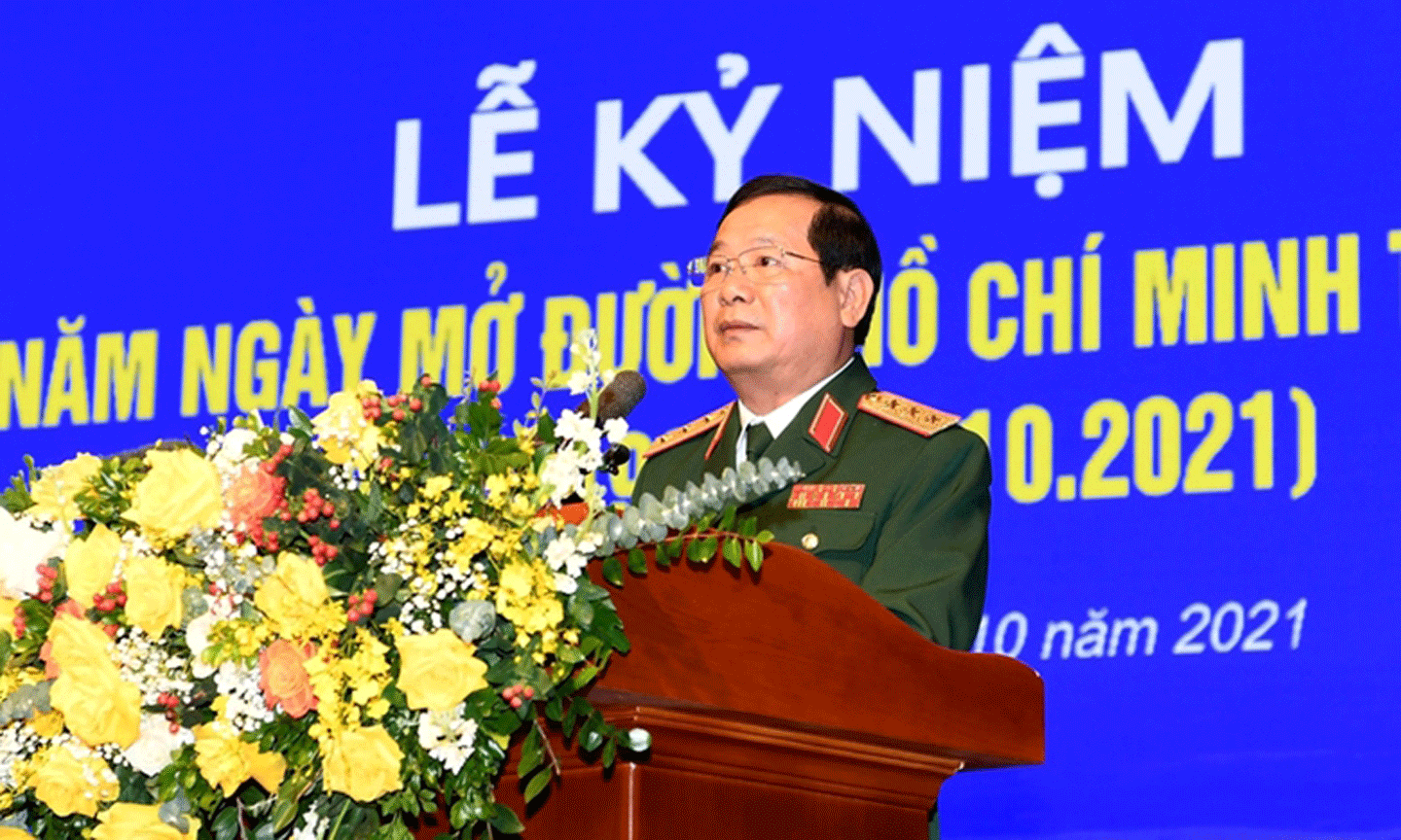 Thượng tướng Lê Huy Vịnh, Uỷ viên Trung ương Đảng, Thứ trưởng Bộ Quốc phòng đọc diễn văn ôn lại kỷ niệm 60 năm Ngày mở Đường Hồ Chí Minh trên biển