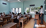 Huyện Tân Phú Đông: Học sinh khối 9 và 12 trở lại trường