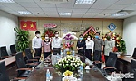 Đồng chí Châu Thị Mỹ Phương chúc mừng Sở Giáo dục và Đào tạo nhân Ngày Nhà giáo Việt Nam
