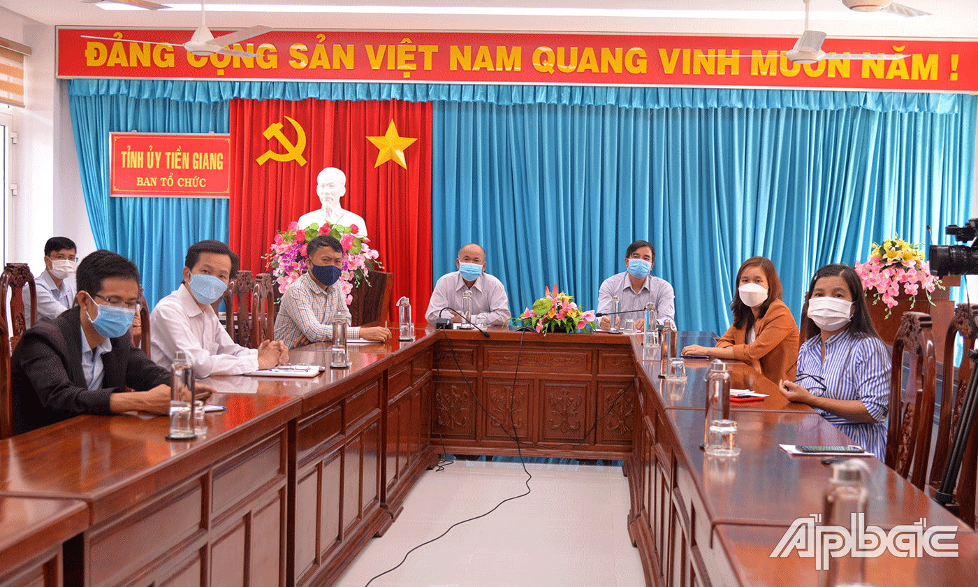 Đại biểu dự tại điểm cầu Tiền Giang.