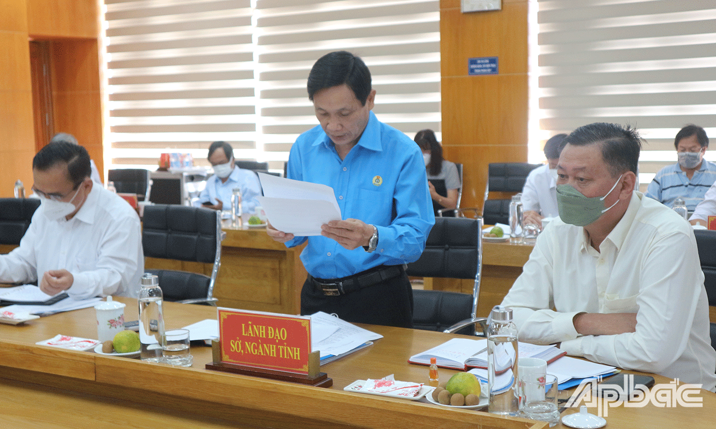 Chủ tịch LĐLĐ tỉnh Tiền Giang Lê Minh Hùng báo cáo hoạt động Công đoàn nổi bật trong 9 tháng đầu năm