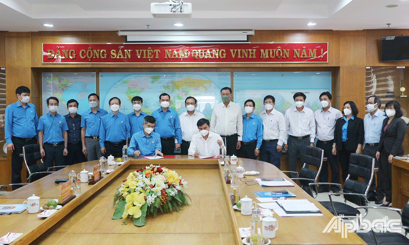 Tổng LĐLĐ Việt Nam và UBND tỉnh Tiền Giang ký kết quy chế phối hợp triển khai thực hiện đề án “Đầu tư xây dựng các thiết chế của Công đoàn tại các khu công nghiệp, khu chế xuất” trên địa bàn tỉnh Tiền Giang.