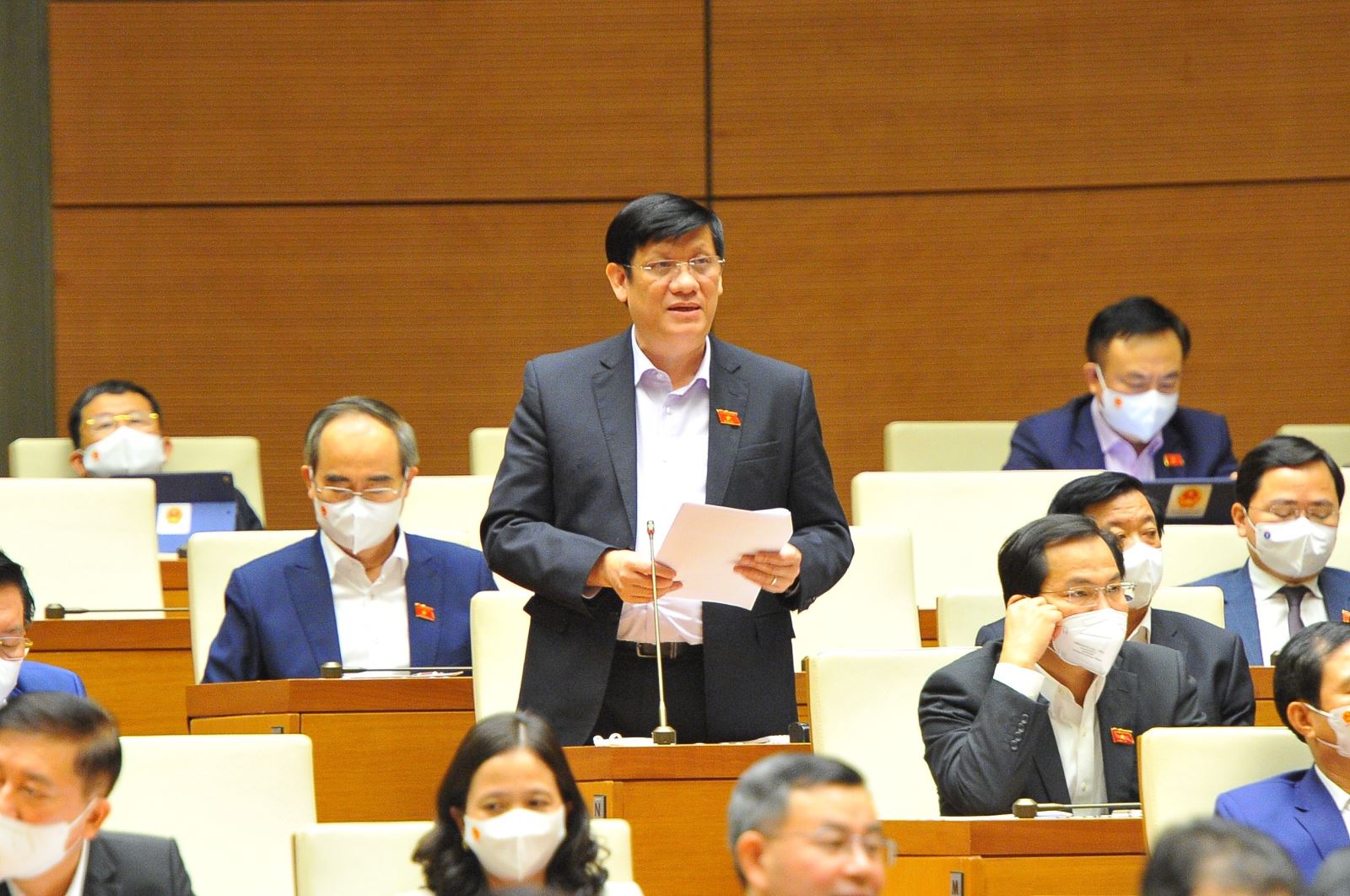 Bộ trưởng Bộ Y tế Nguyễn Thanh Long phát biểu giải trình, làm rõ một số vấn đề đại biểu Quốc hội nêu. Ảnh: Minh Đức/TTXVN.