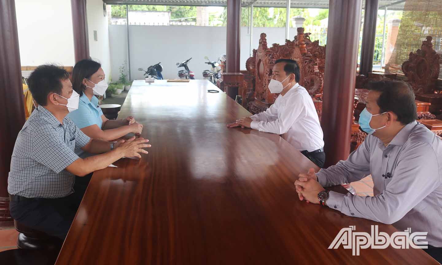 Đồng chí Nguyễn Văn Vĩnh đến thăm và làm việc với Công ty TNHH Đông trùng hạ thảo Thiên Ân.