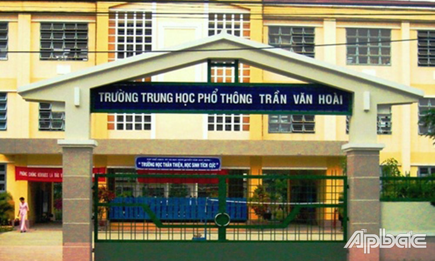 Trường THPT vinh dự mang tên Trần Văn Hoài, tọa lạc thị trấn Chợ Gạo.