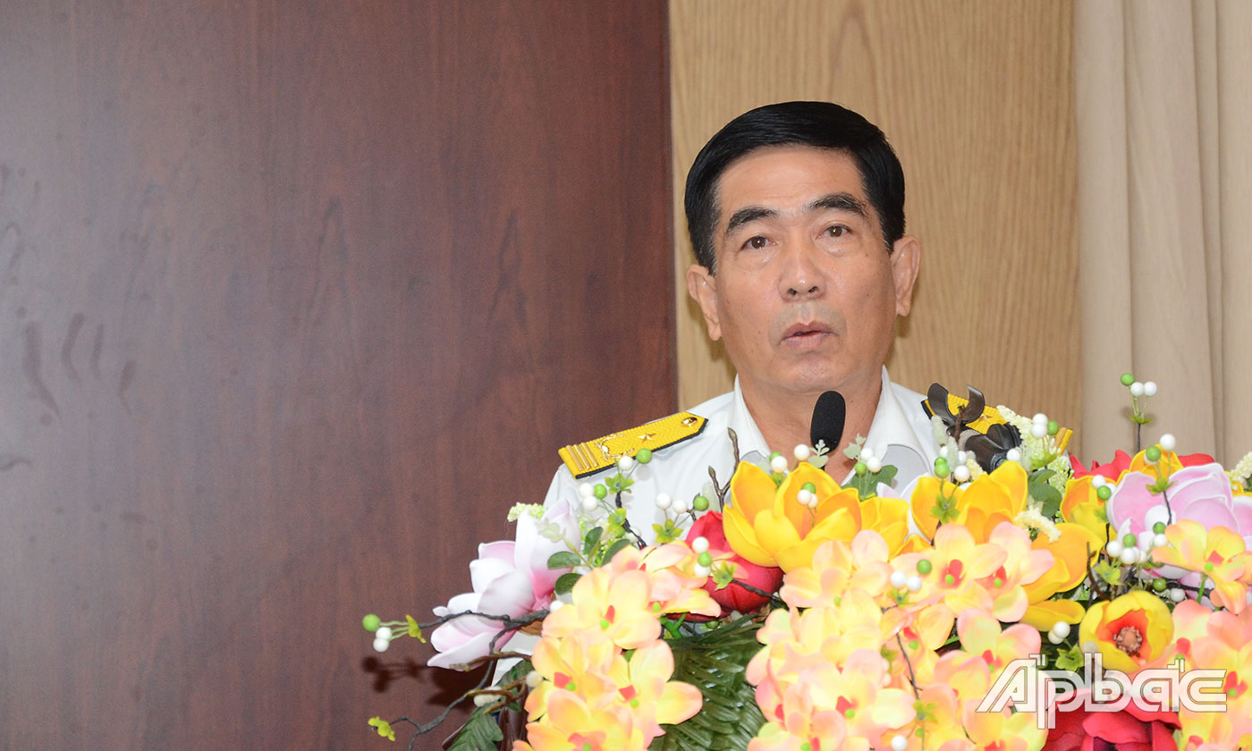 Đồng chí Phùng Văn Minh phát biểu tại hội nghị.