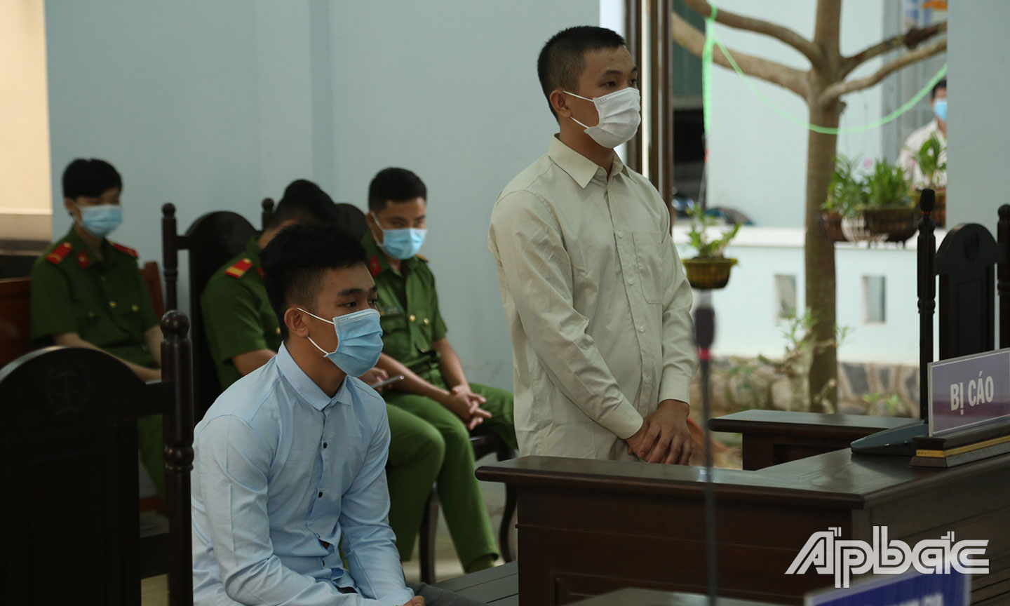5 năm 3 tháng tù giam cho 2 thanh niên cướp súng cảnh sát hình sự