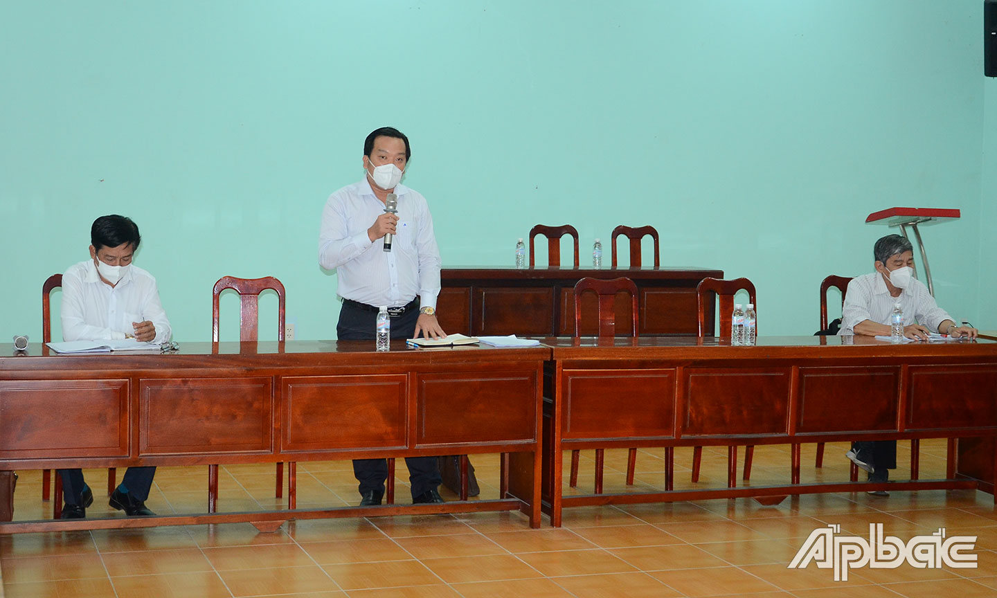 Đồng chí Nguyễn Nhật Trường phát biểu tại buổi gặp gỡ các DN tại KCN Tân Hương.