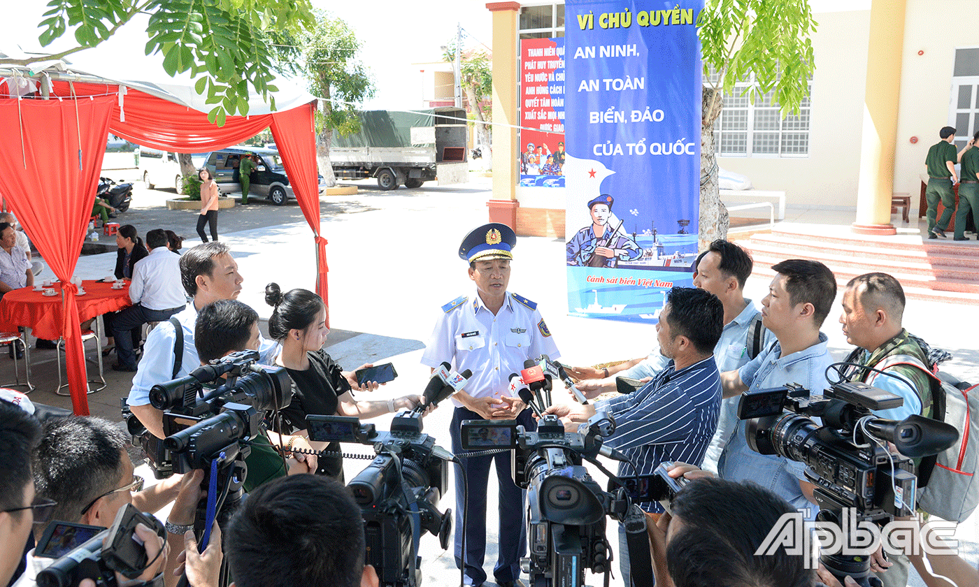 Cơ quan báo chí Trung ương và địa phương tham gia tuyên truyền Ngày hội “Nghĩa tình biên giới, biển đảo” năm 2021 tổ chức tại huyện Gò Công Đông. 