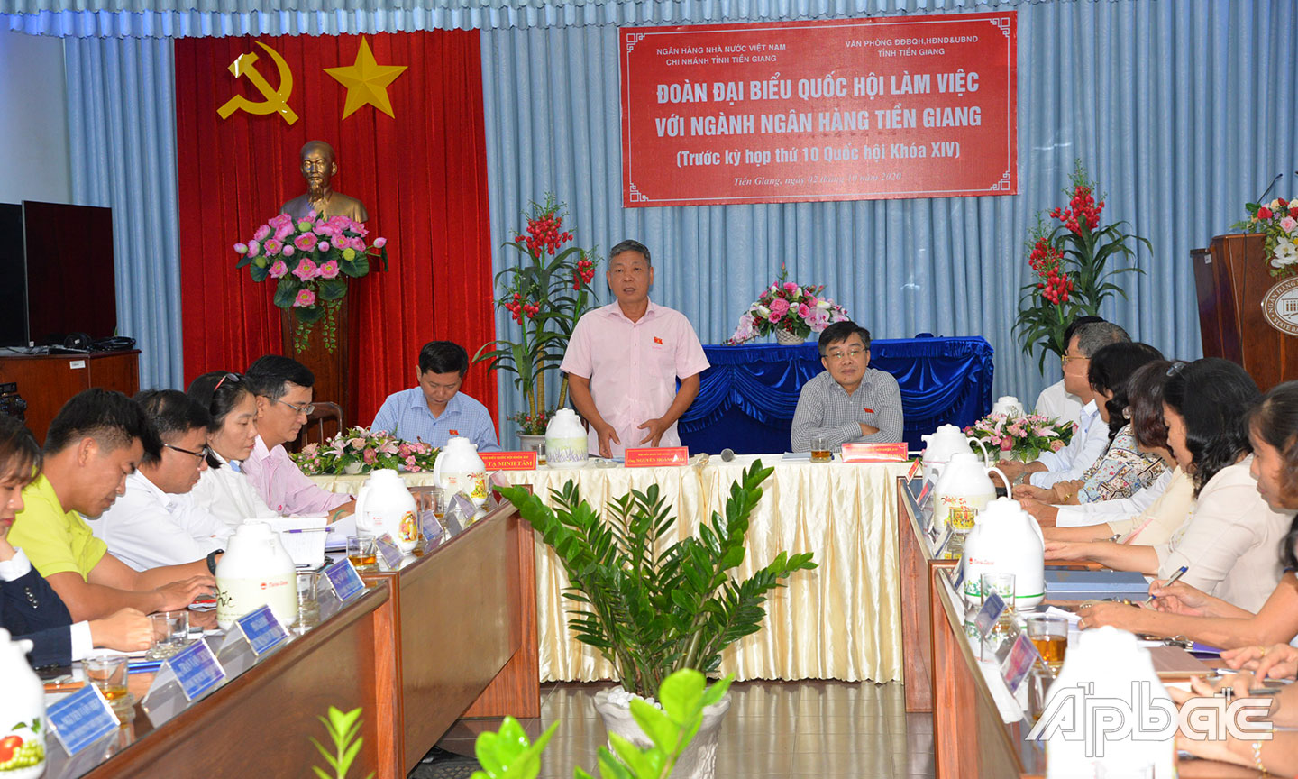 Đoàn ĐBQH đơn vị tỉnh Tiền Giang khóa XIV làm việc với ngành Ngân hàng Tiền Giang.