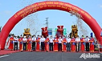 Chủ tịch nước Nguyễn Xuân Phúc cắt băng thông xe kỹ thuật cao tốc Trung Lương - Mỹ Thuận