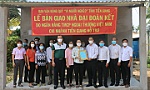 Vietcombank Tiền Giang trao tặng 20 căn nhà Đại đoàn kết
