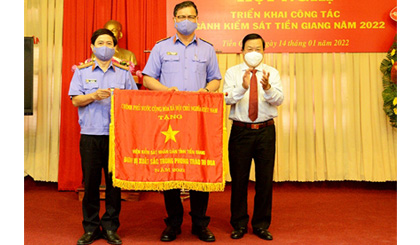 VKSND tỉnh Tiền Giang đón nhận Cờ thi đua của Chính phủ