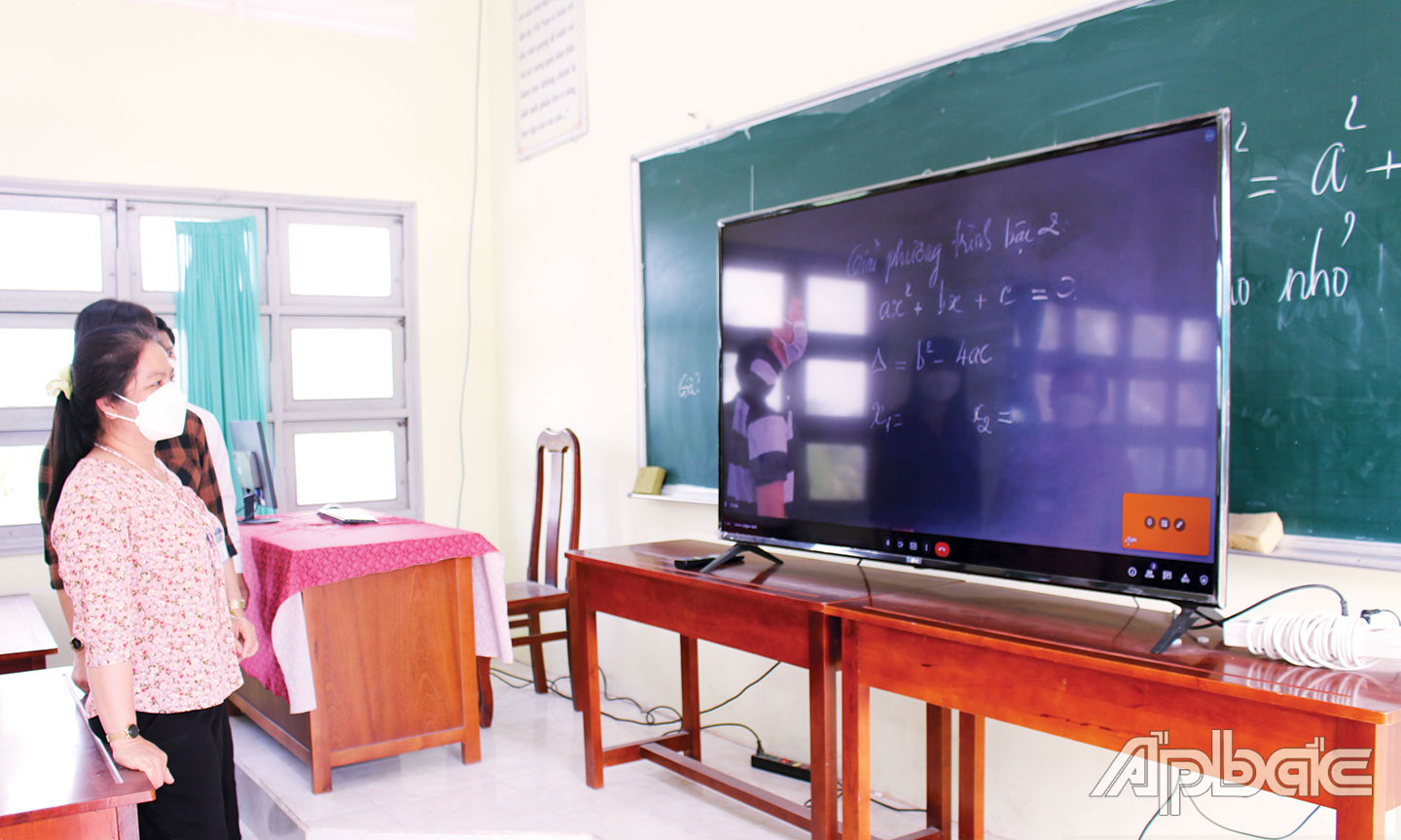 Trường THCS Bình Phục Nhứt trang thiết bị máy móc phục vụ cho dạy học trực tiếp.