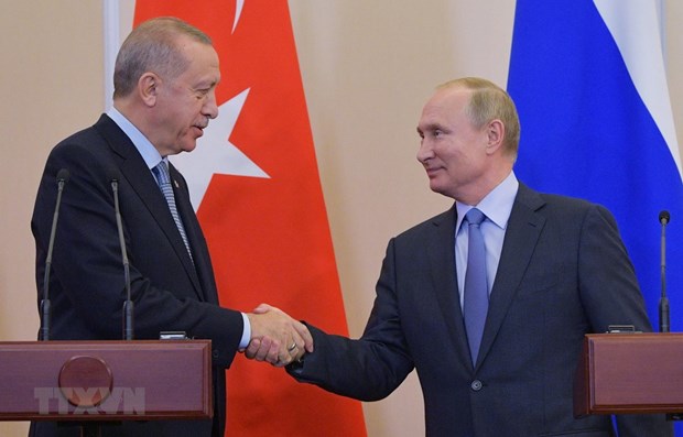 Tổng thống Nga Vladimir Putin (phải) và Tổng thống Thổ Nhĩ Kỳ Recep Tayyip Erdoga. Ảnh: THX/TTXVN
